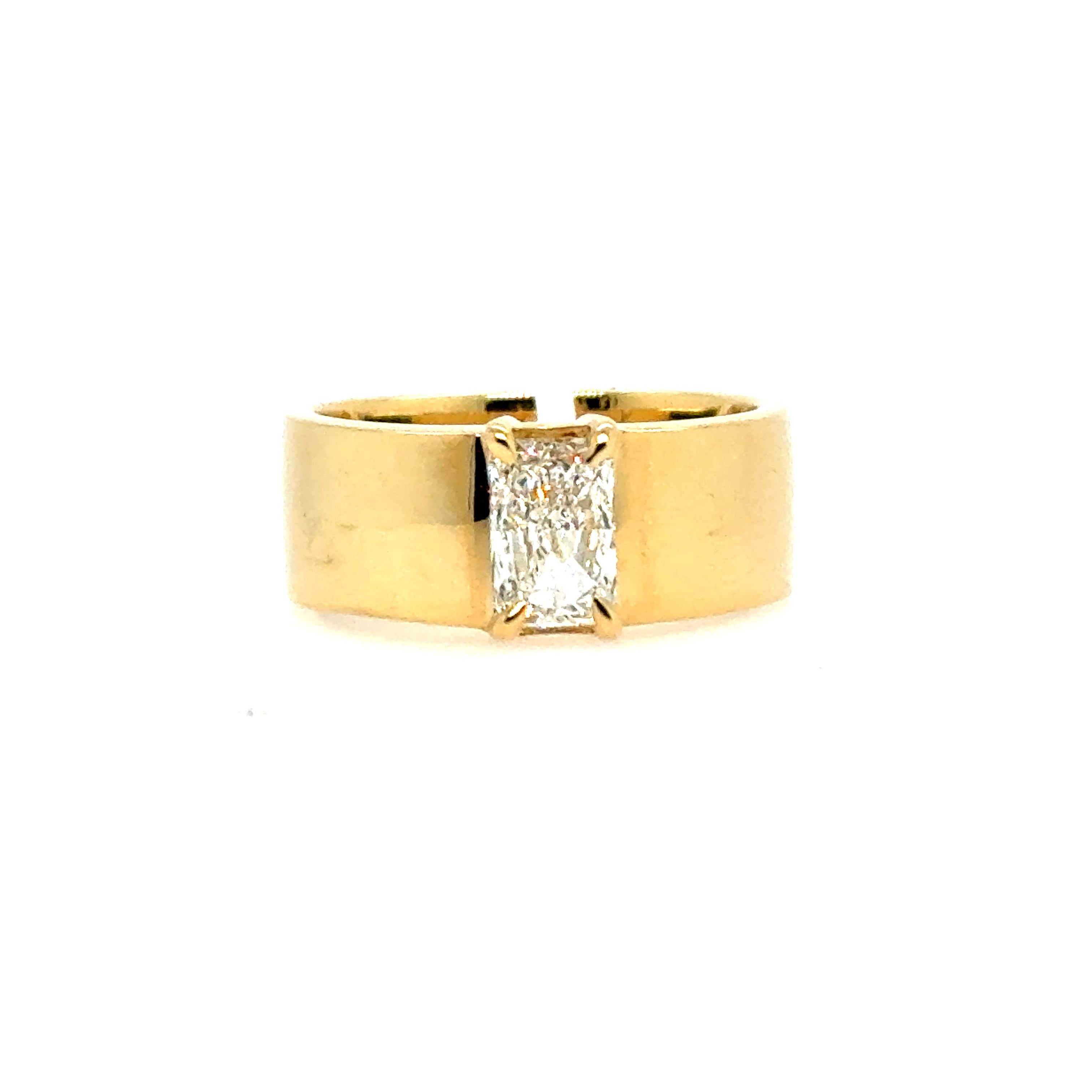 18K Yellow Gold Radiant Diamond Solitaire
