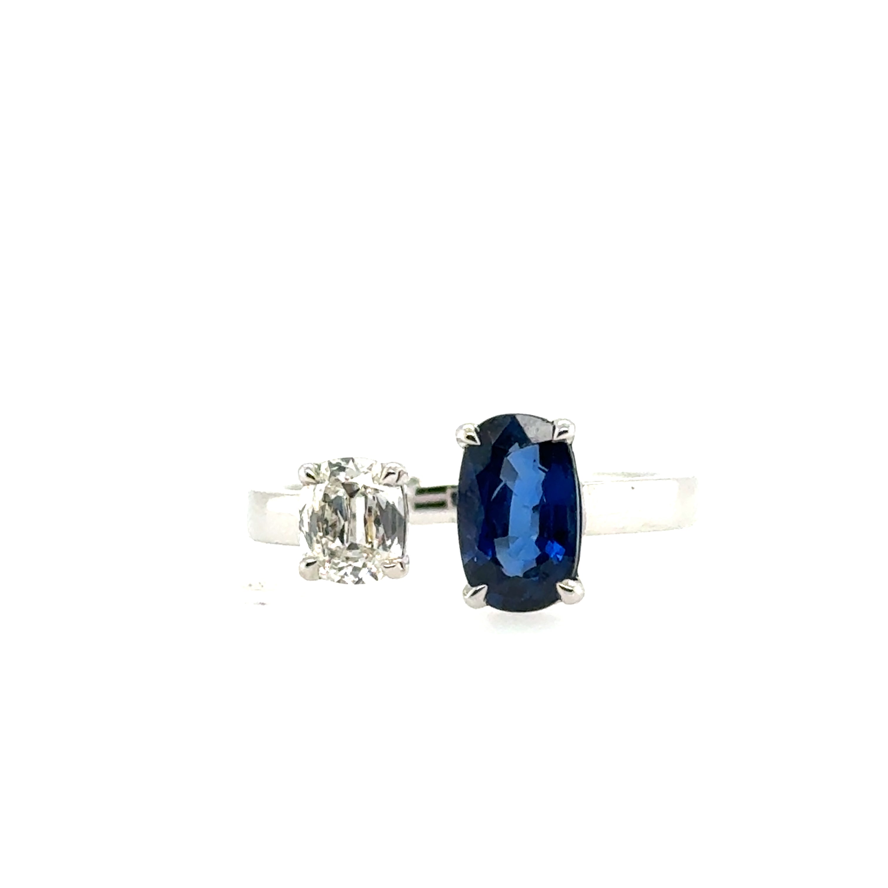 18k White Gold Sapphire Ring