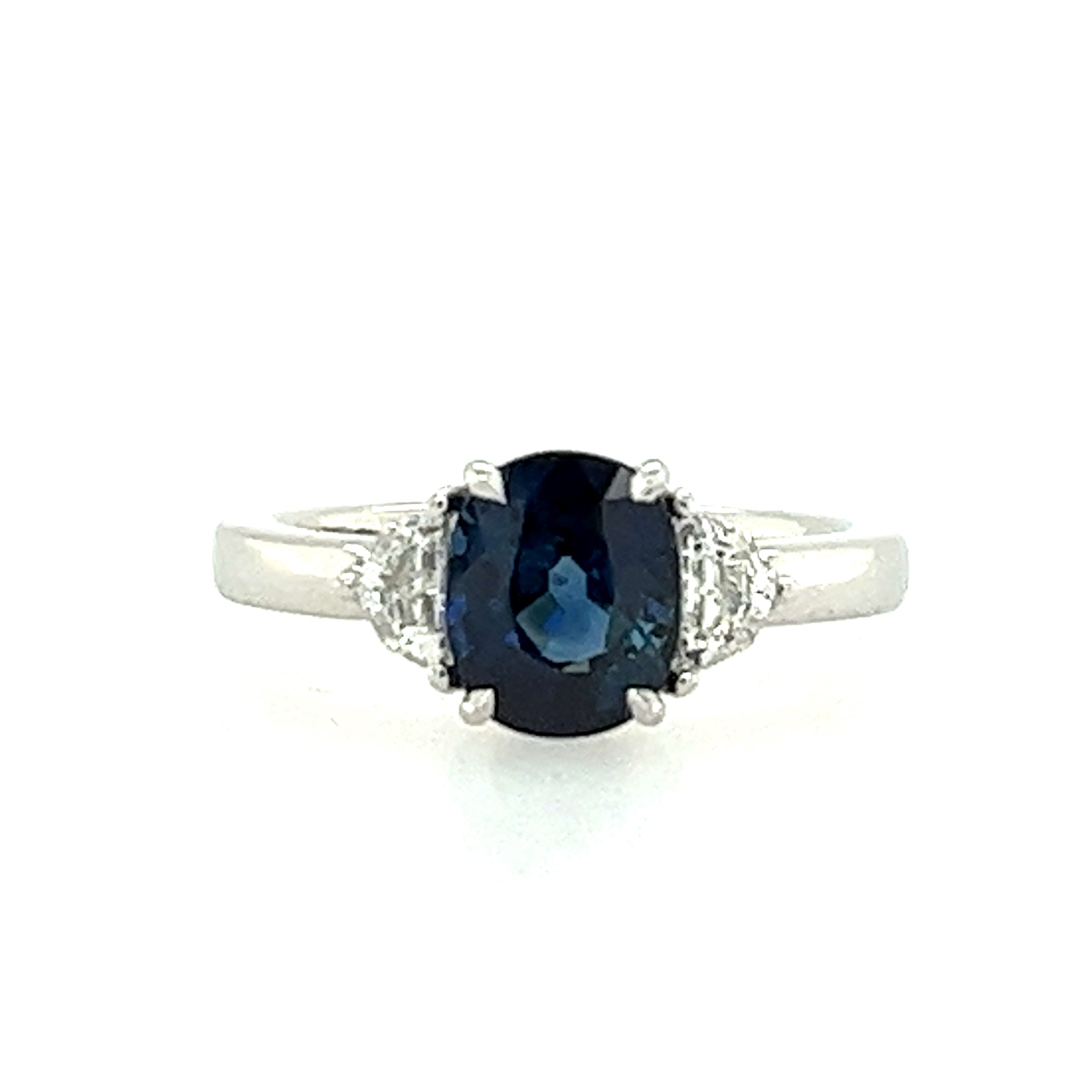 18k White Gold Sapphire Ring