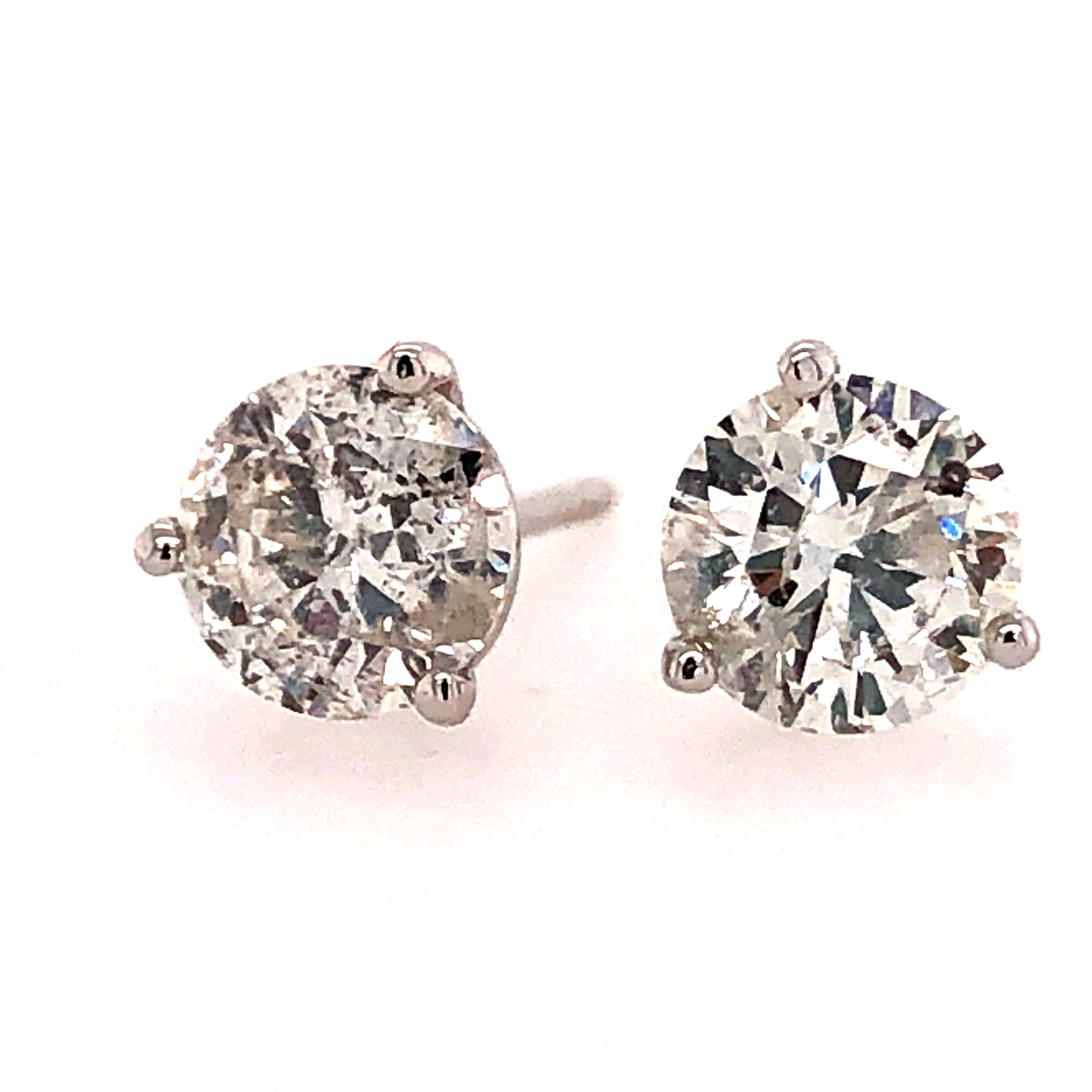 14k White Gold Diamond Stud Earrings