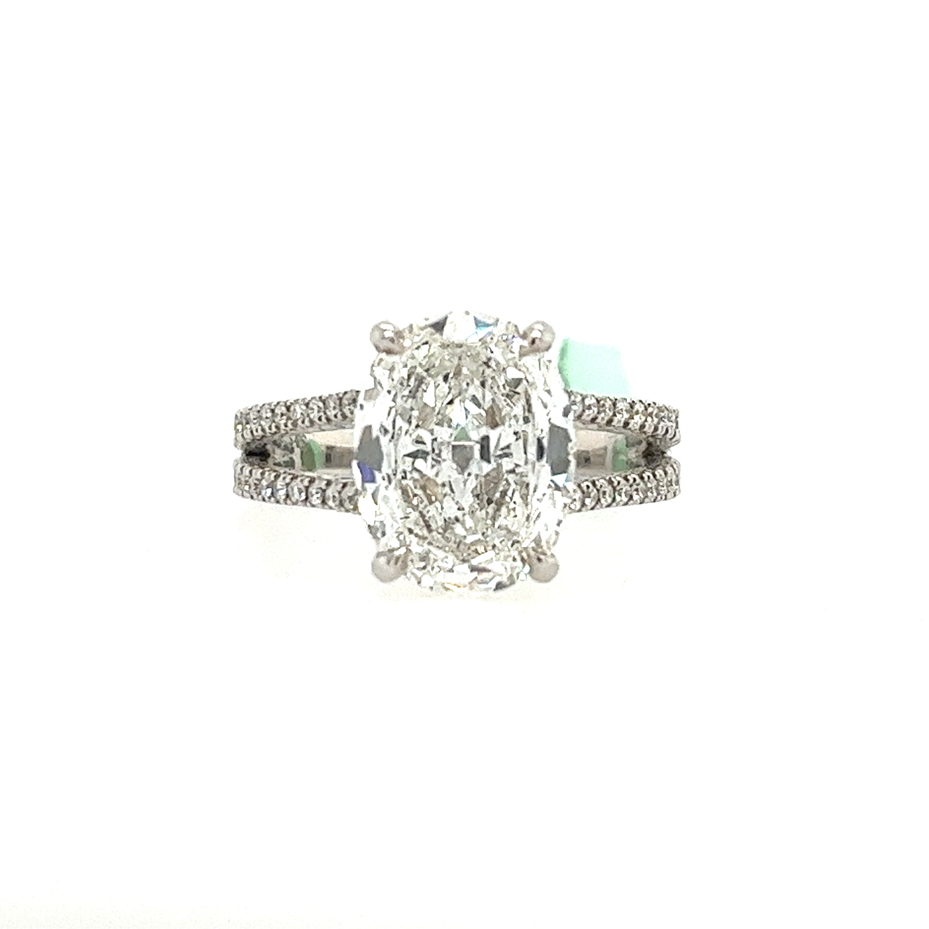 18k White Gold Oval Diamond Engagement Ring