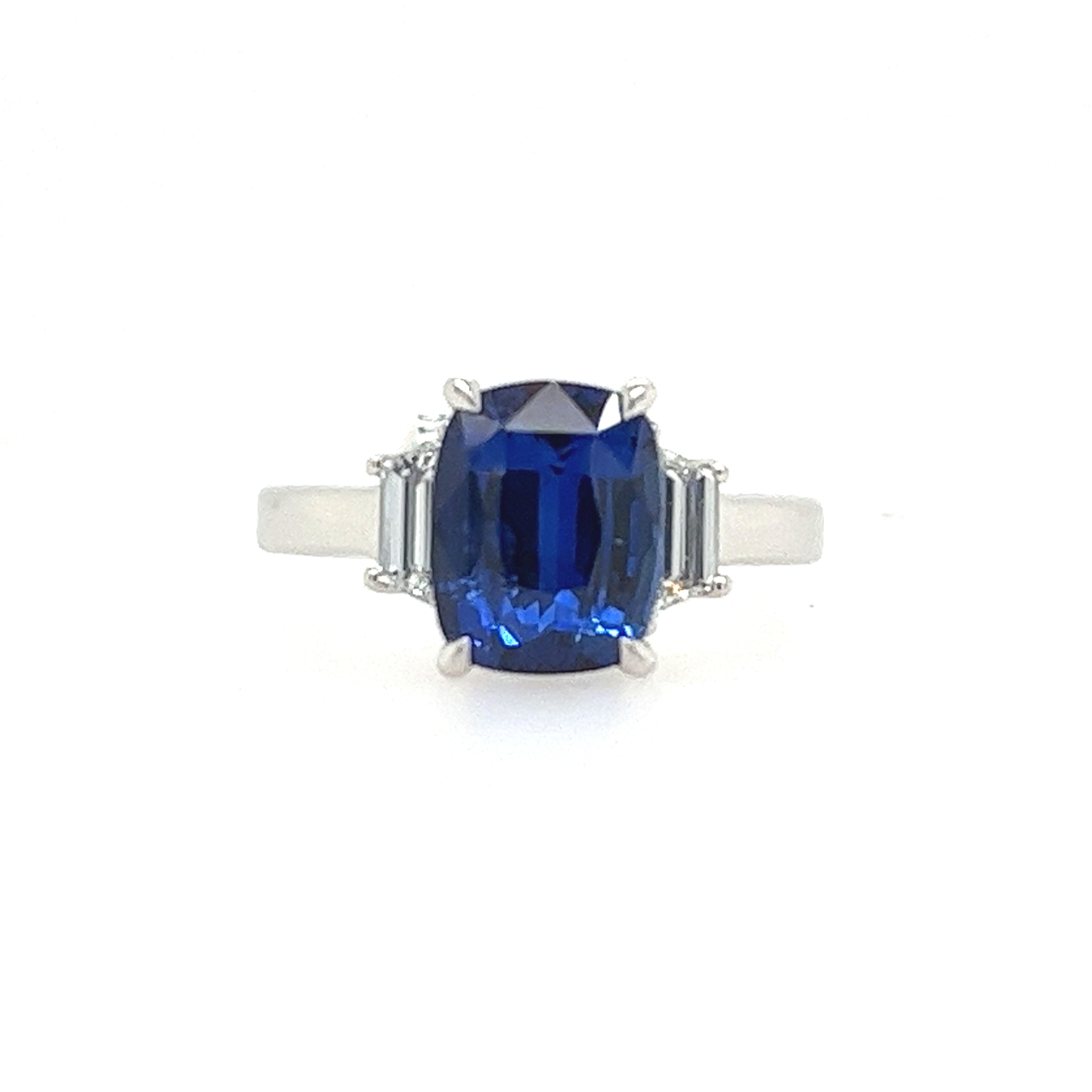 18k White Gold Sapphire Ring