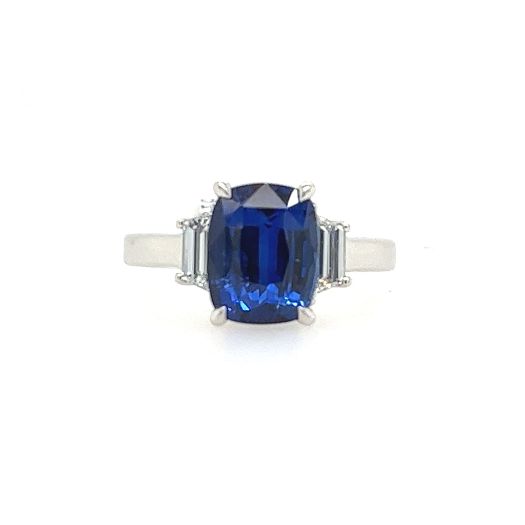 18k White Gold Sapphire Ring